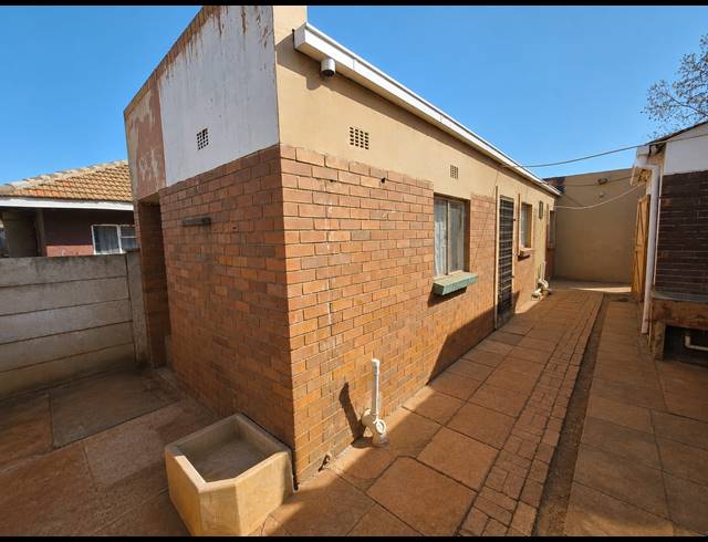 5 BEDROOM HOUSE FOR SALE IN VANDERBIJLPARK CW 6
